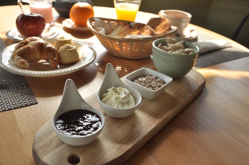 HOSTERIA VERDE MORADA (2)