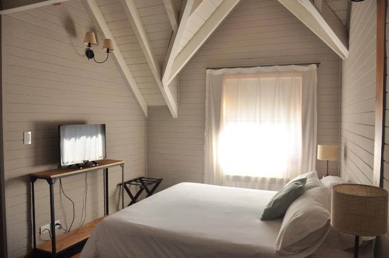 HOSTERIA VERDE MORADA (11)