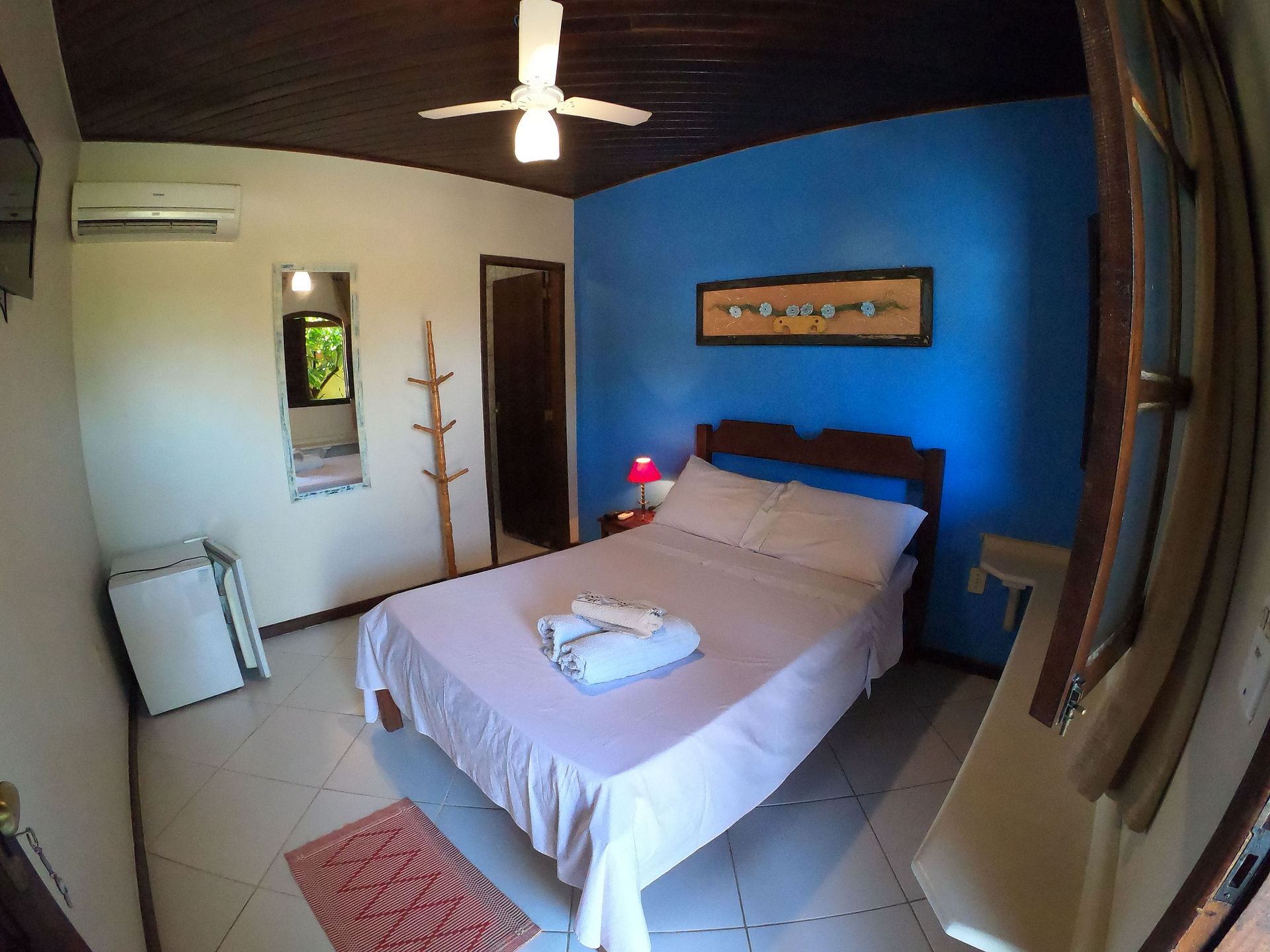 QUARTO PARA DUAS PESSOAS NO CENTRO DA VILA (1)