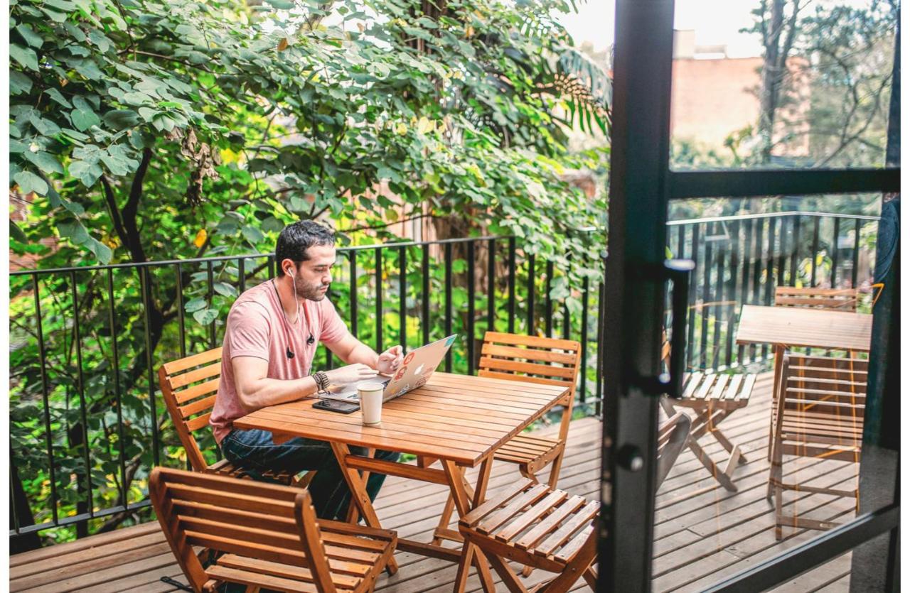 Selina Medellin (20)