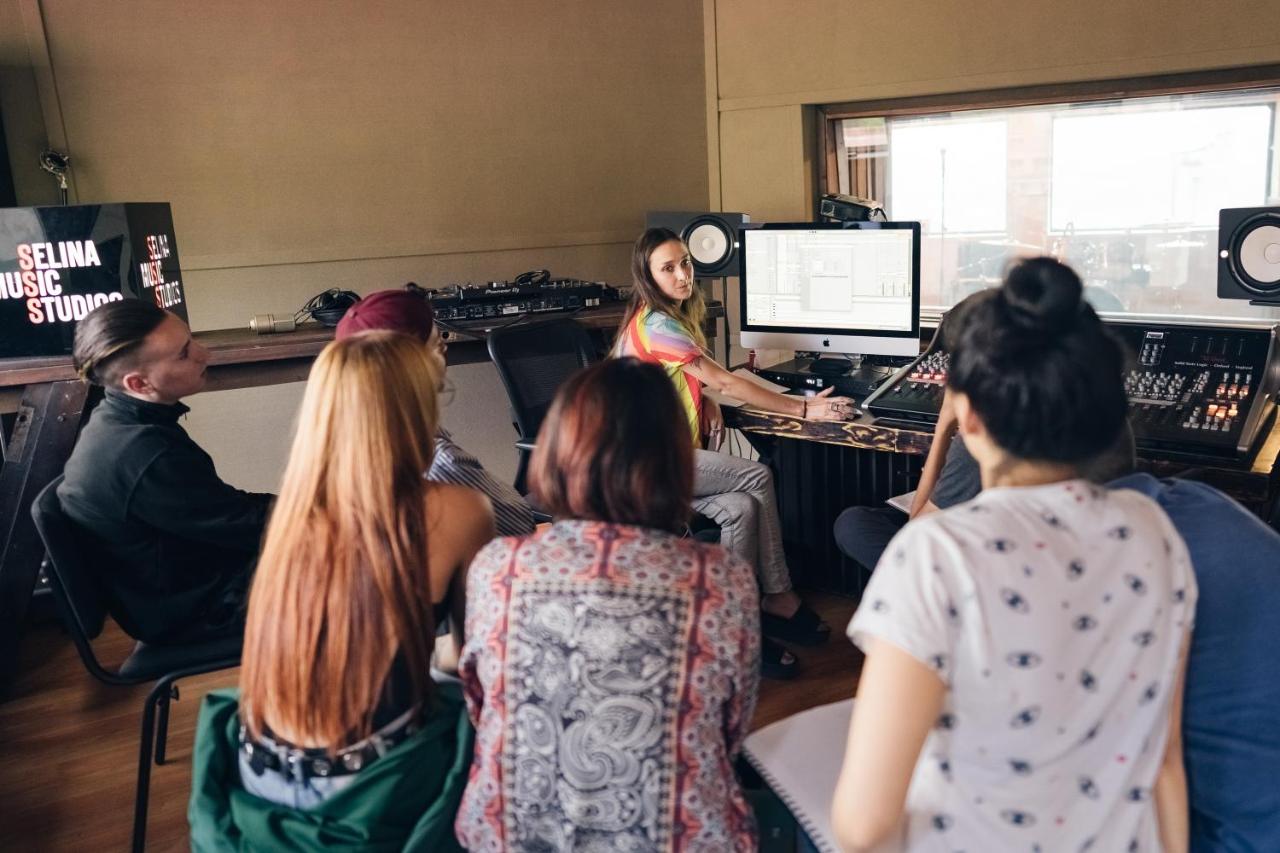 Selina Medellin (25)