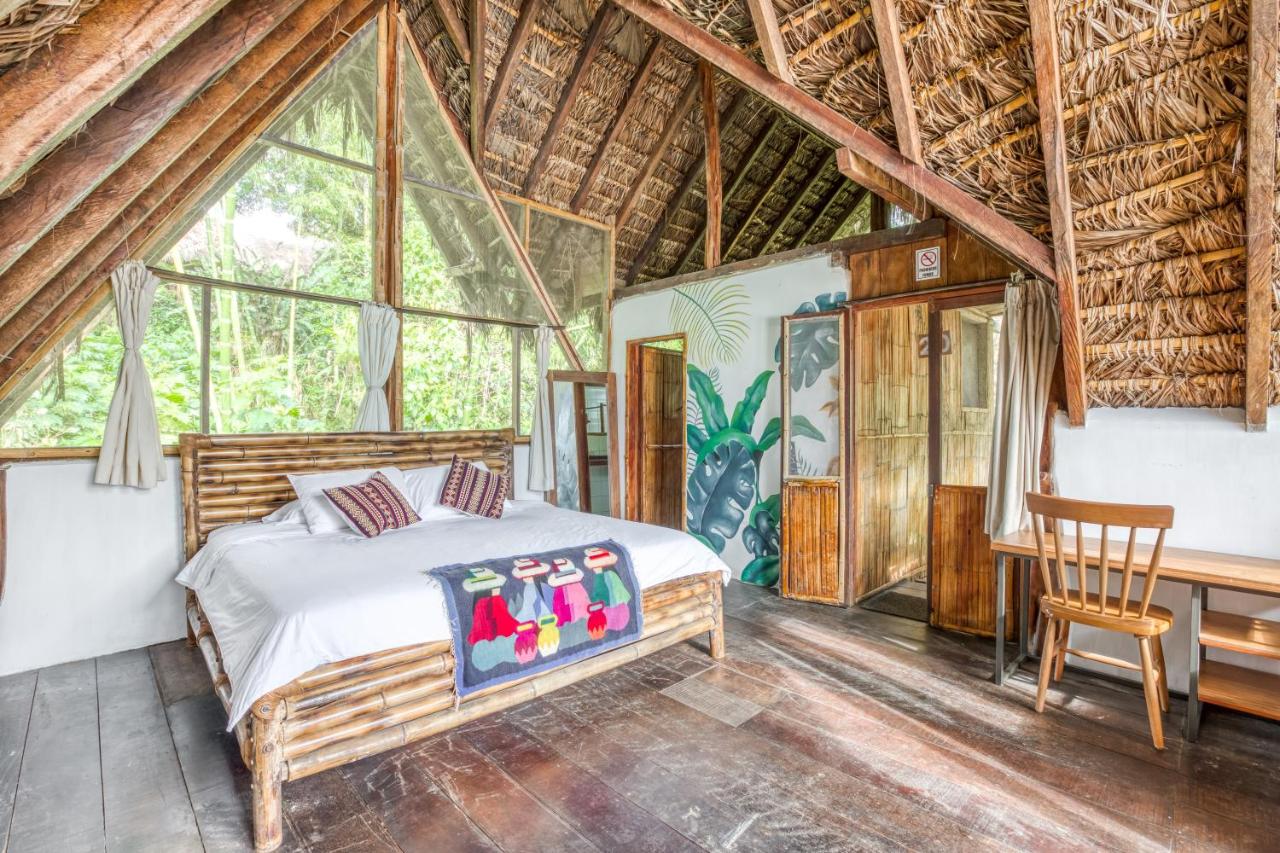 Selina Amazon Tena (9)