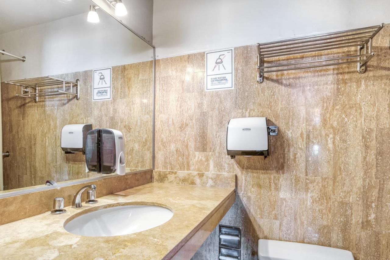 Selina Miraflores Lima (16)