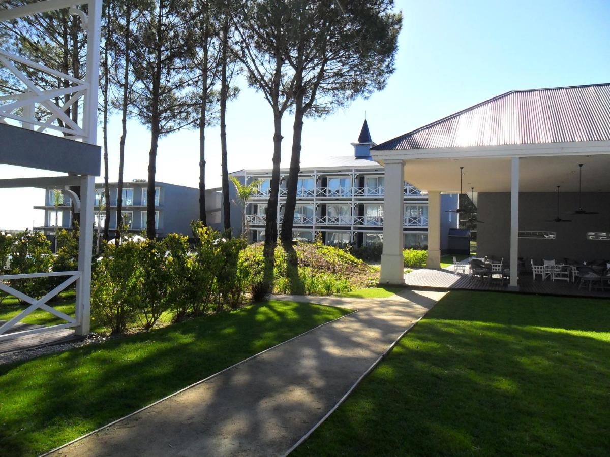Howard Johnson Hotel & Convention Center Madariaga - Carilo (2)