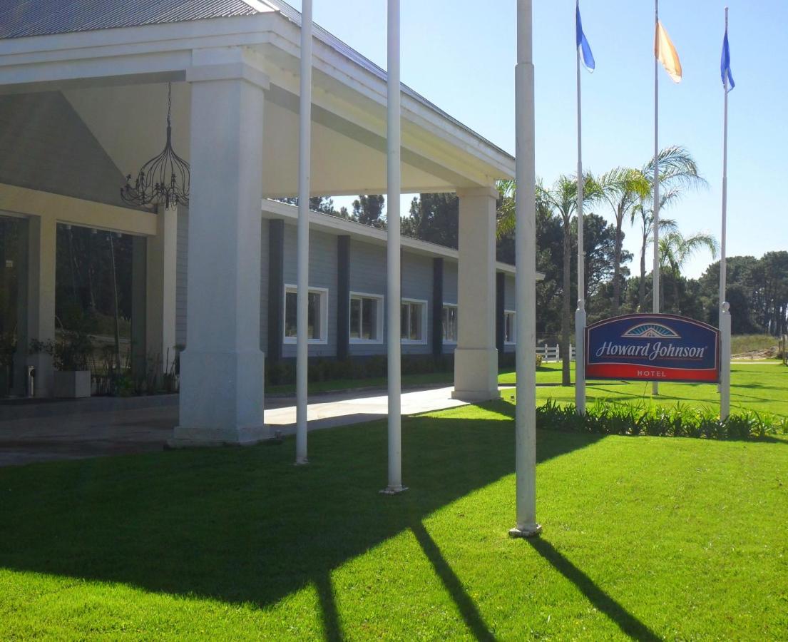 Howard Johnson Hotel & Convention Center Madariaga - Carilo (10)