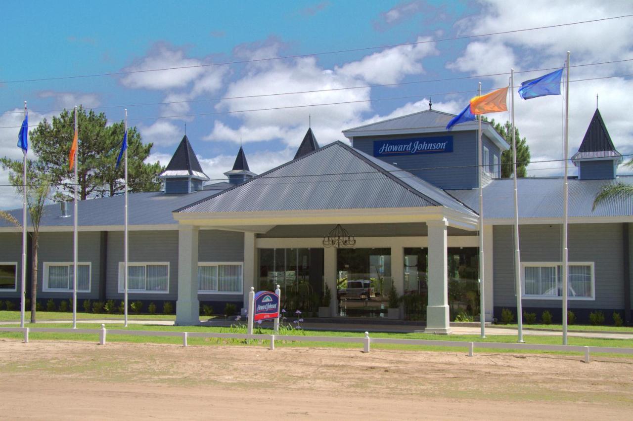 Howard Johnson Hotel & Convention Center Madariaga - Carilo (15)