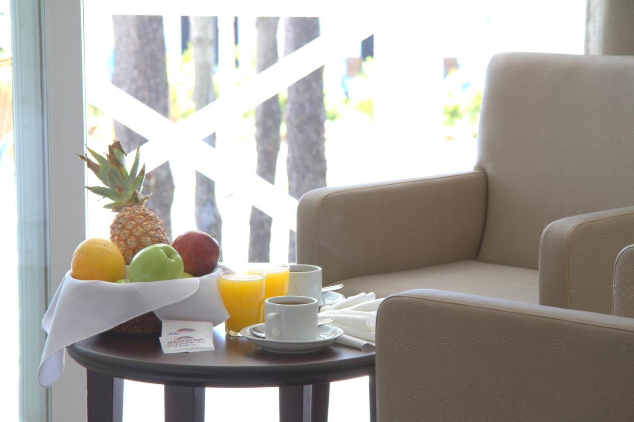 Howard Johnson Hotel & Convention Center Madariaga - Carilo (20)