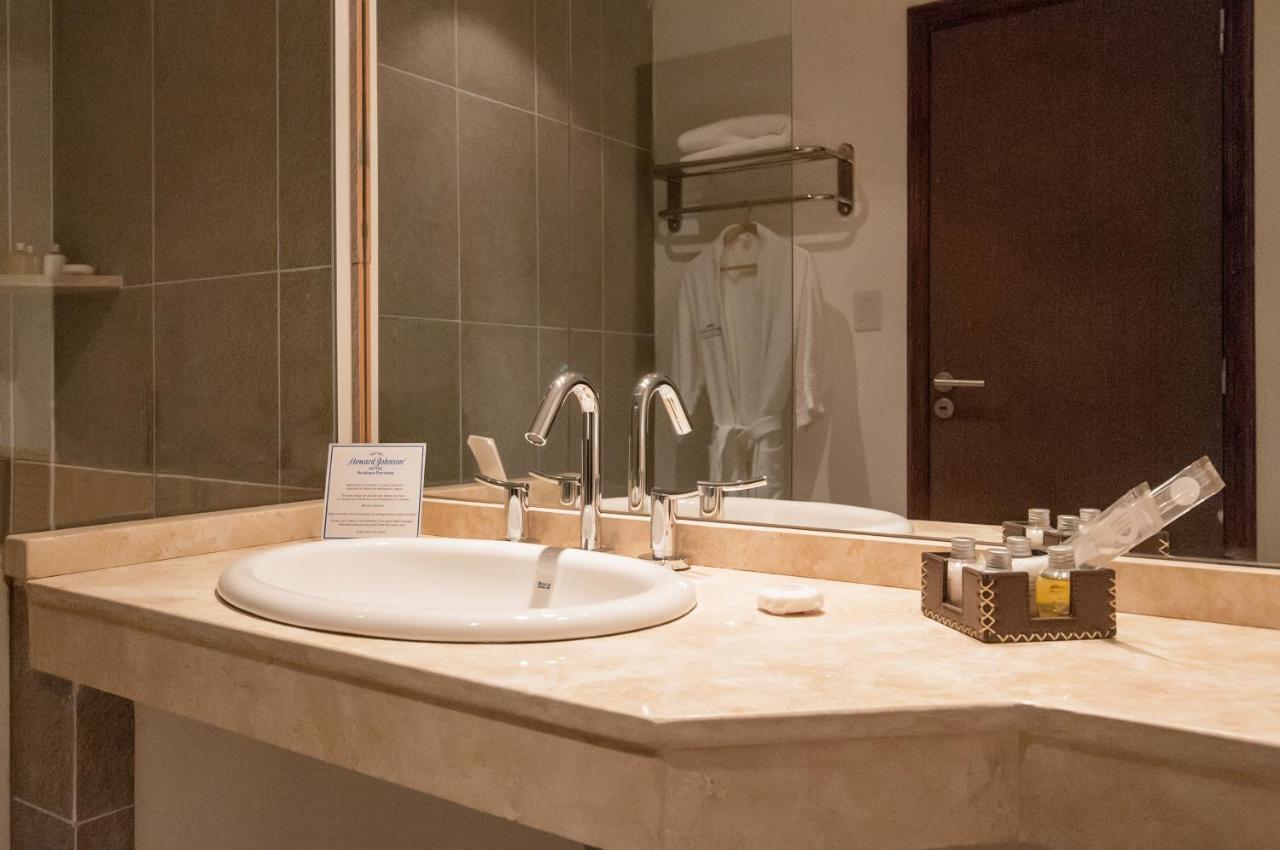 Howard Johnson Hotel & Convention Center Madariaga - Carilo (21)