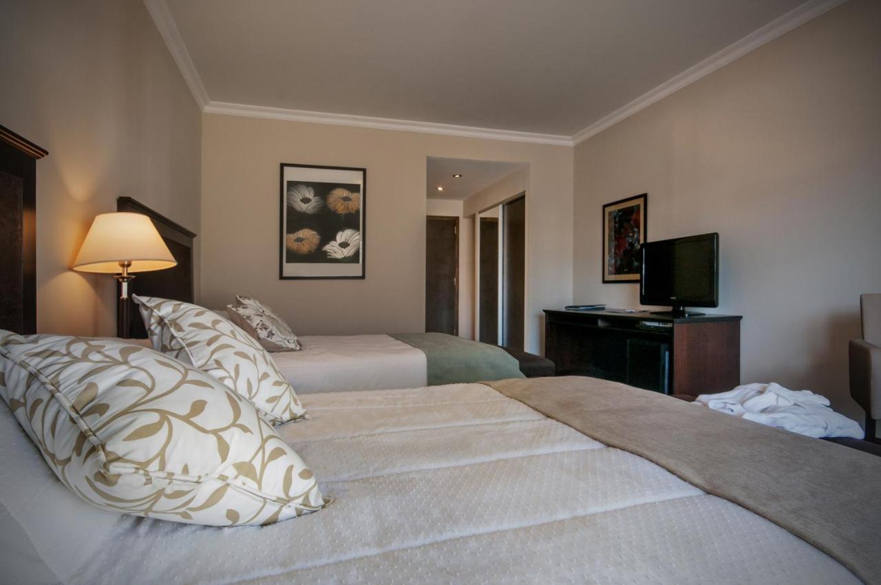 Howard Johnson Hotel & Convention Center Madariaga - Carilo (24)