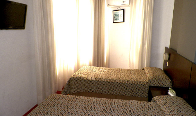 Urquiza Apart Hotel and Suites