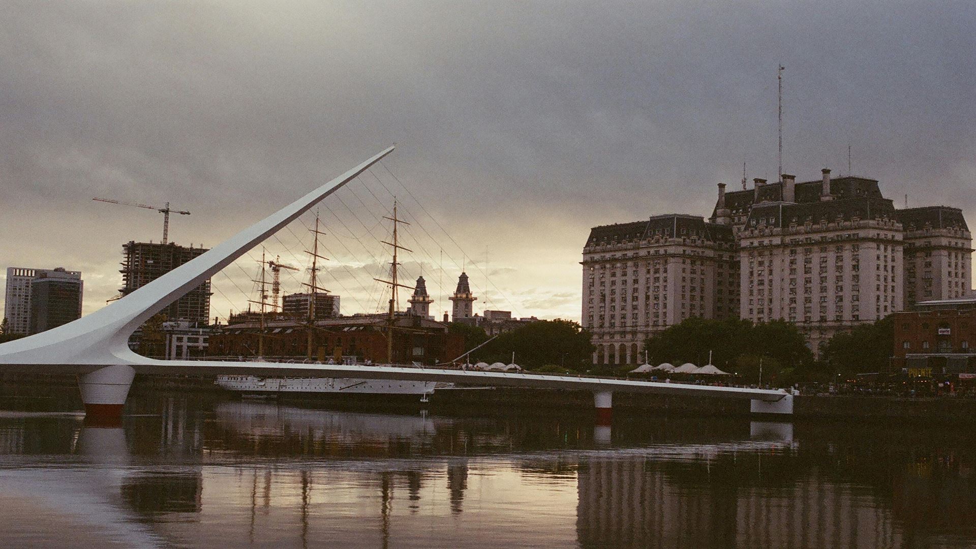 Puerto Madero, o canto moderno de Buenos Aires.