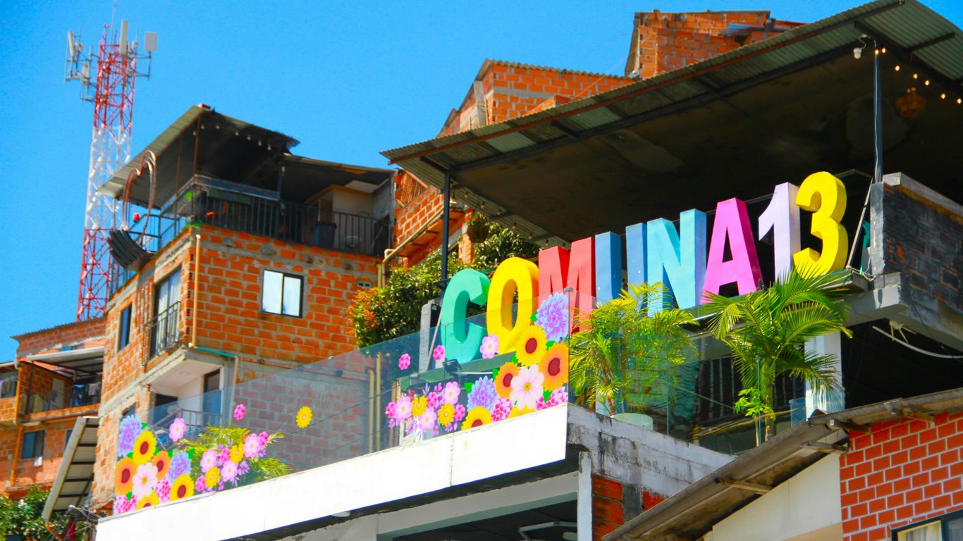 What You Can'T Miss On A Tour Of Comuna 13 In Medellín
