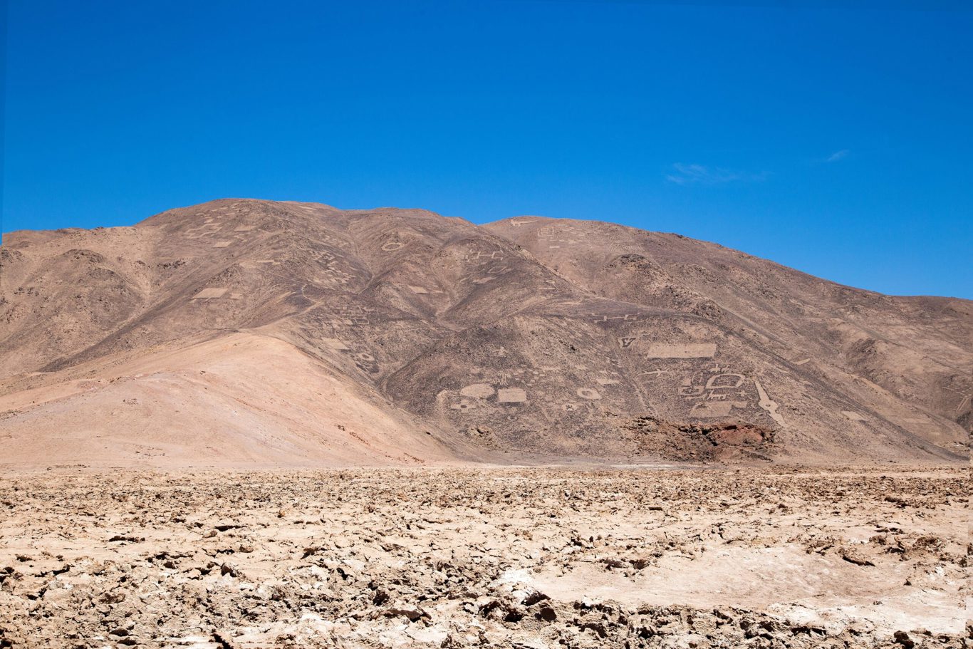 Felskunstroute: Atacama-riese Und Pintados-geoglyphen foto 8